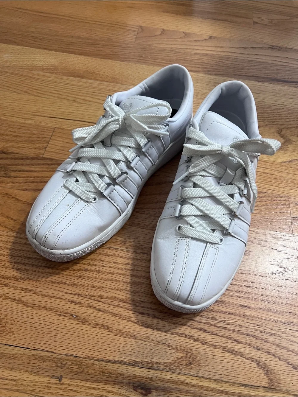 Gently Worn K-Swiss Men’s White Lace-Up Casual Sneakers; Size US 8.5